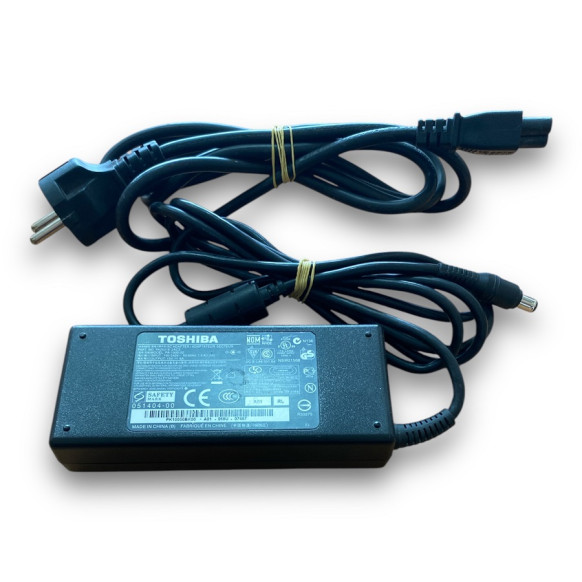 Toshiba 15 Volt - 6 Amper Notebook Şarj Adaptörü - Model PA-1900-22