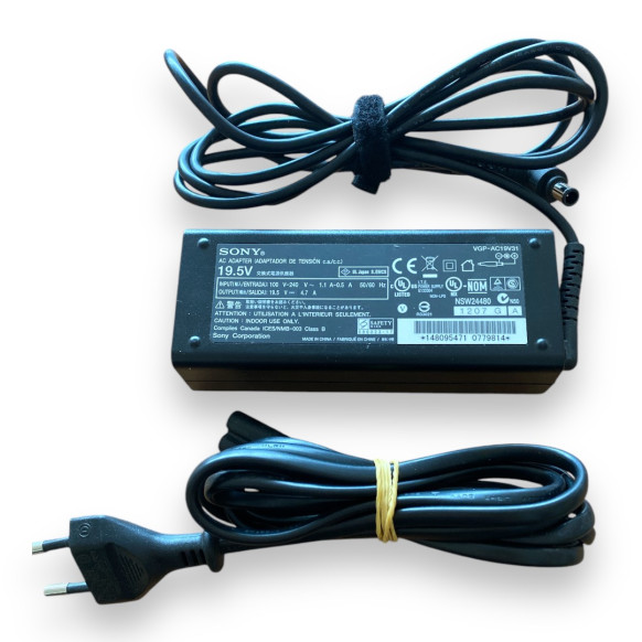 Sony 19.5 Volt - 4.7 Amper Notebook Şarj Adaptörü - Model VGP-AC19V31