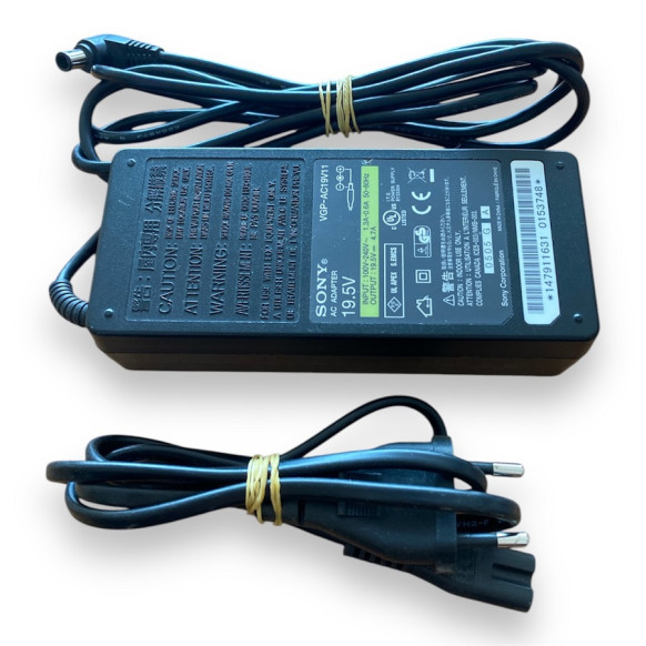 Sony 19.5 Volt - 4.7 Amper Notebook Şarj Adaptörü - Model VGP-AC19V11