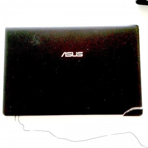 Asus X55C - Ekran arka kapak (Köşesi Kırık )