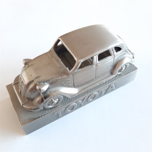 Toyota -1936-1942 Yılları Arasında Üretilen Metal Biblo Aracı