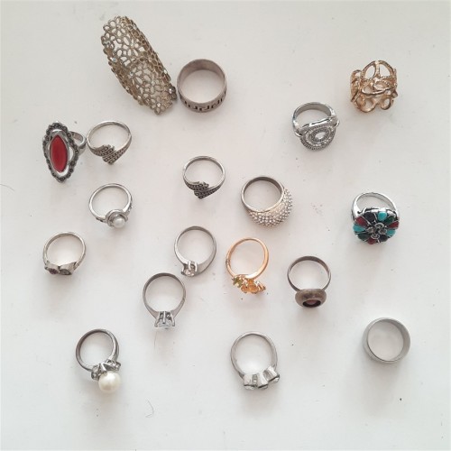 18 Adet Değişik Boyutlarda erkek ve Bayan Yüzük