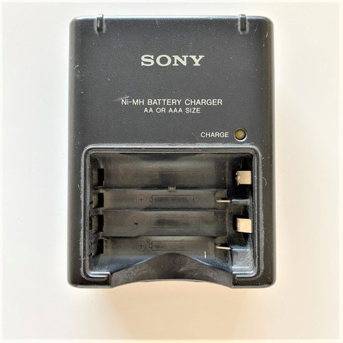 Sony - Pil Şarj Cihazı - Model : BC-CS2B