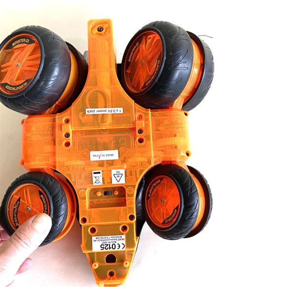 Çok Yönlü Kumandalı Oyuncak Araba